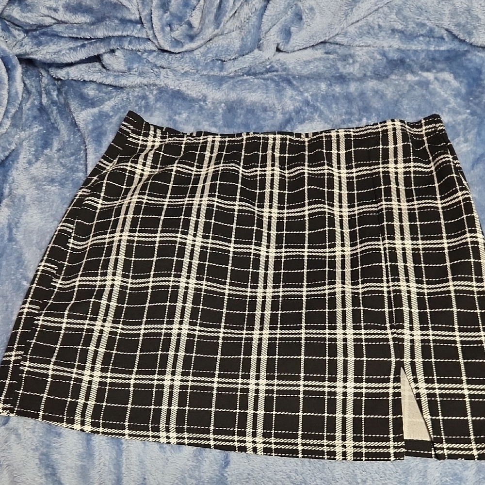 SHEIN Black and White Pencil Mini Skirt with Slit